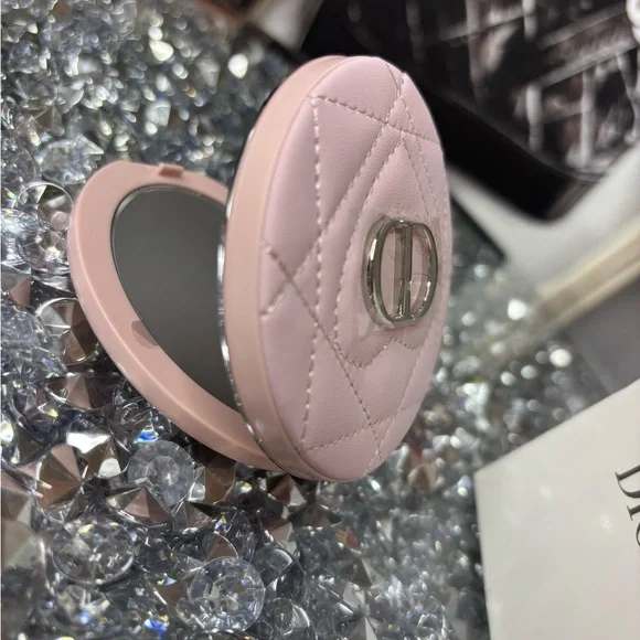 Dior Blush Pink Quilted compact mirror NIB - Picture 8 of 8